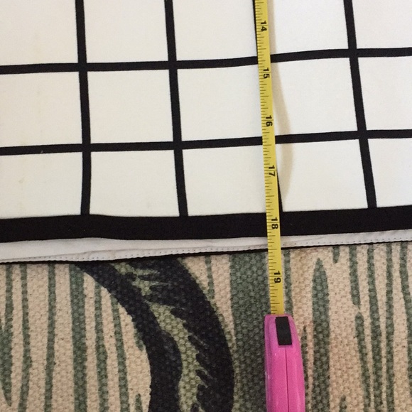 Black and white geometric skirt - Picture 2 of 4